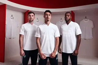 Arsenal w białych koszulkach na Nottingham Forest