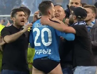 Wideo: Zieliński śpiewa anty-Neapolitańskie piosenki po zdobyciu tytułu Serie A