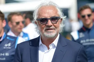 Flavio Briatore wraca do Formuły 1 po kryminalnej przeszłości – od oszusta po imperium biznesowe