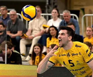 Kiedy mecze finałowe PlusLigi 2025, gdzie transmisje, o której godzinie, jaki stan rywalizacji o mistrzostwo?