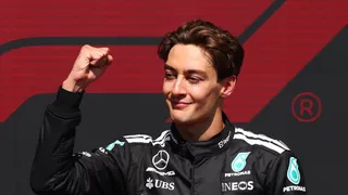 Kulisy negocjacji Russella z Mercedesem — czy nowy typ kontraktu zmieni F1 na zawsze?