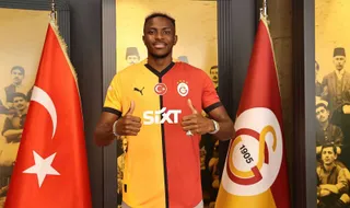 Szaleństwo w Stambule: 10 tysięcy kibiców wita Osimhena po transferze z Napoli