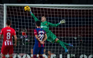 Szczęsny zamknął mu drzwi do składu - Iñaki Peña ucieka z Barcelony do zaskakującego klubu
