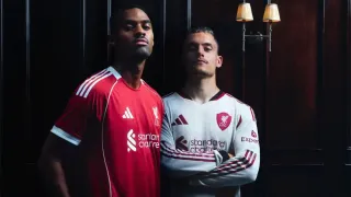 Liverpool stawia na Adidasa - rekordowa umowa i nowe stroje na sezon 2025/26