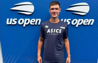 Skandal z czapką na US Open ma szczęśliwy finał. Majchrzak odnalazł małego fana (VIDEO)