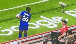 Mecz przerwany, kibic aresztowany! Co wydarzyło się na Anfield podczas meczu z Bournemouth?