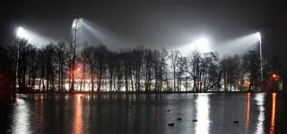 Nocny atak na stadion w Pruszkowie. Kibice Wisły mieli nie wejść na mecz!