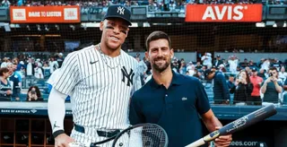 Djoković bejsbolistą? Rzucił pierwszą piłkę na meczu Yankees!