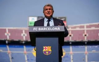 Lewandowski, Raphinha, Olmo... Jak Barcelona kupuje mimo finansowego kryzysu?