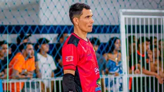 Trzecia ofiara uderzenia piłką w klatkę piersiową – dlaczego bramkarze futsal umierają na boisku?