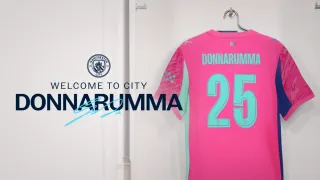 Premier League zmusza Donnarummę do porzucenia legendarne '99'. Co na to Włoch?