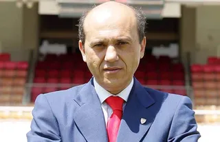 Ojciec kontra syn! Kulisy dramatycznego konfliktu w Sevilli, który wstrząsa hiszpańskim futbolem