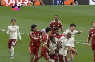 Liverpool wygrał dzięki kontrowersji? Były szef sędziów nie ma wątpliwości: 'To powinna być inna decyzja'