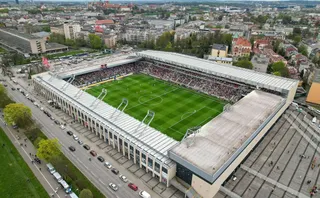 Cracovia kontra panorama Wawelu: czy da się powiększyć stadion bez rośnięcia w górę?