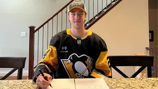 Ta noc zmieniła historię: Brunicke jako pierwszy hokeista z RPA podbija NHL w debiucie!