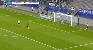 Awans dzięki... maskotce? HSV sensacyjnie ogrywa Bayer po rzutach karnych [WIDEO]