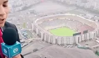 Poświęcił 18 godzin, by obejrzeć mecz... na górze obok stadionu! [WIDEO]
