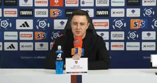 „Szkolna miłość” Marka Papszuna. Właściciel Rakowa zaskoczył na konferencji!