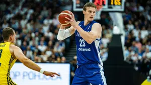 21 punktów i dominacja w 26 minut. Lauri Markkanen uciszył halę w Tallinnie.