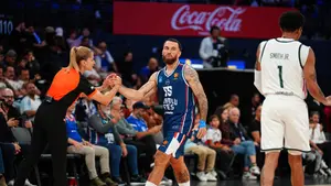 „38 meczów przez osiem miesięcy”. Mike James odpowiada krytykom sezonu