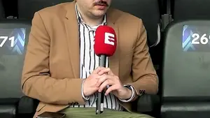 Adam Buksa o Piotrze Zielińskim Piotrek stał się gwiazdą Interu i całej ligi Zielu dodaje gracji i elegancji grze Interu