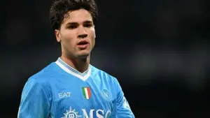 Agent Antonio Vergary ucina plotki o nowym kontrakcie z Napoli