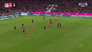 Ale sobie pograli. Leon Goretzka z ciasteczkiem do Luisa Díaza, który zachował się jak na piłkarza Bayernu Monachium prz