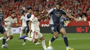 Alexis Sanchez uciszył faworyta. Wielki triumf Sevilli w walce o przetrwanie