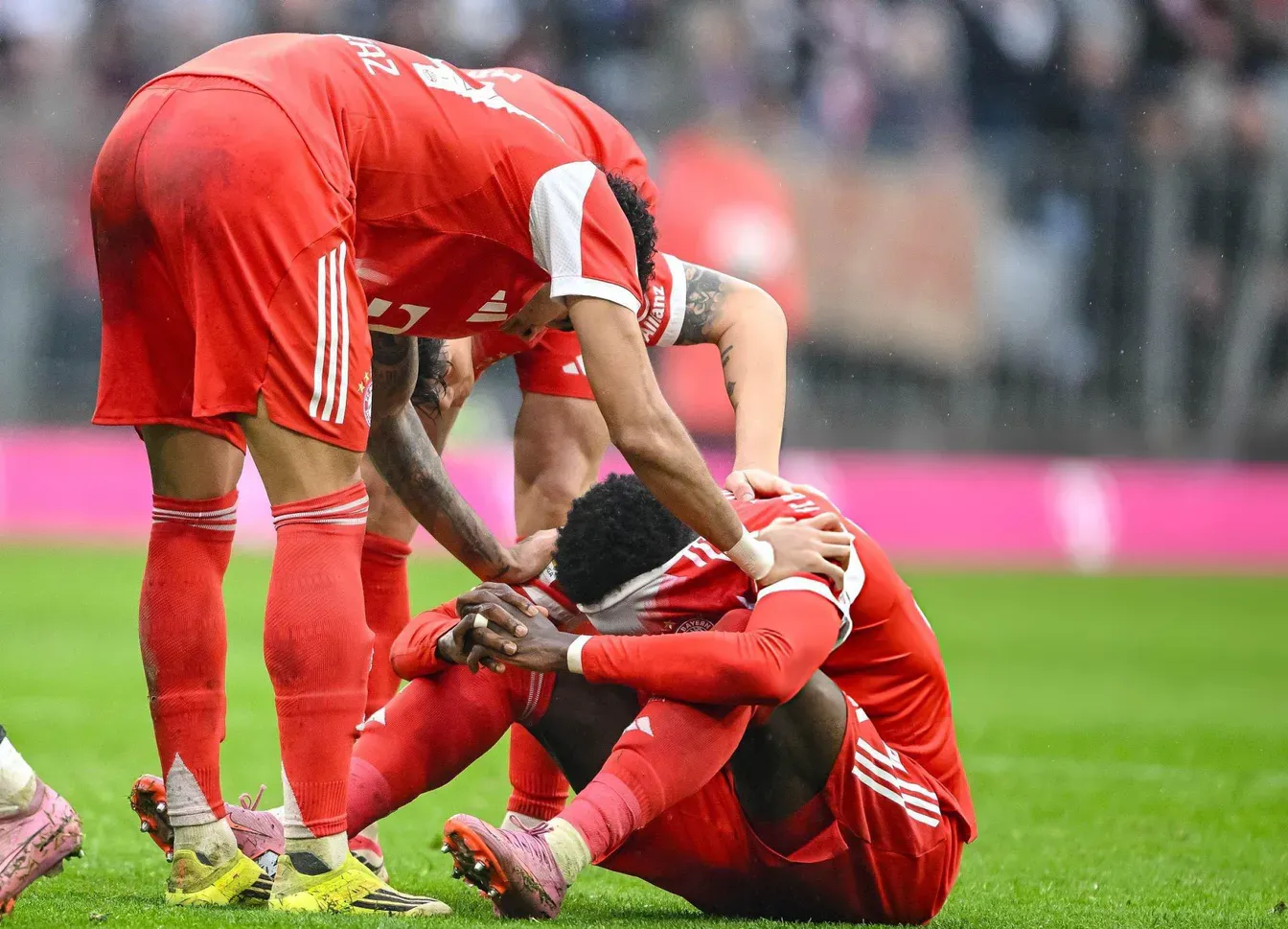 Alphonso Davies kontuzjowany. Bayern Monachium czeka na diagnozę