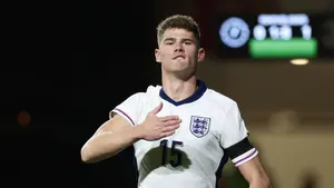 Anglicy chcieli go z powrotem w Premier League. Obrońca podjął jednak zaskakującą decyzję