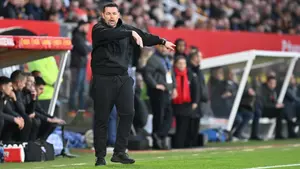 Anglicy ruszają po obrońcę z Ligue 1. Pierre Sage dał zielone światło na wielki transfer
