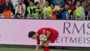 Arda poprosił o jedną butelkę wody. Kibice Turcji rzucili mu cały worek!