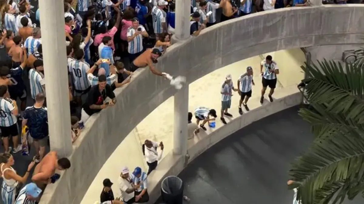 Argentyńczycy świętują już od ostatniego gwizdka - nawet opuszczając stadion!