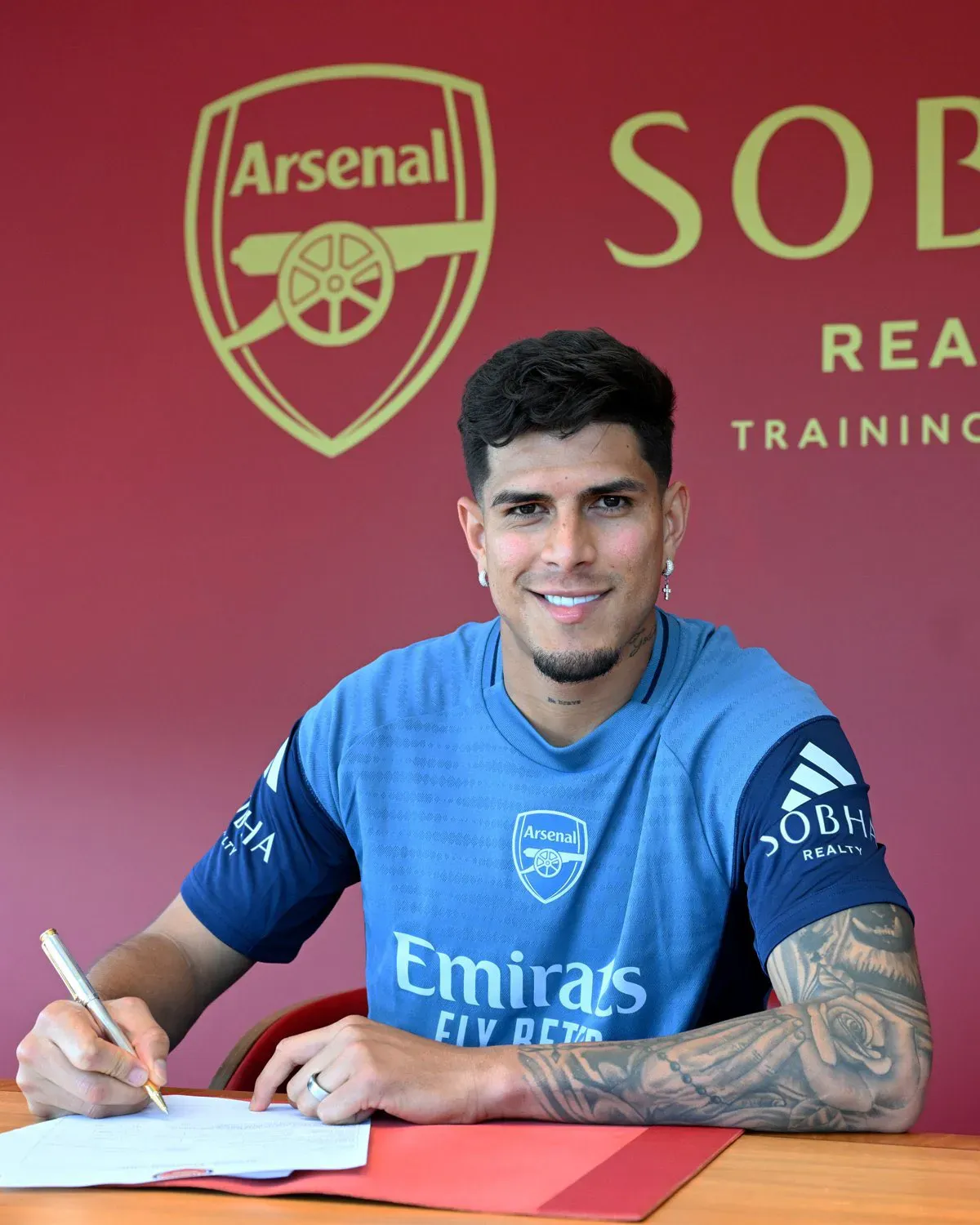 Arsenal podjął ostateczną decyzję w sprawie Hincapie. Gigantyczna kwota trafi do Niemiec
