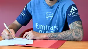 Arsenal podjął ostateczną decyzję w sprawie Hincapie. Gigantyczna kwota trafi do Niemiec