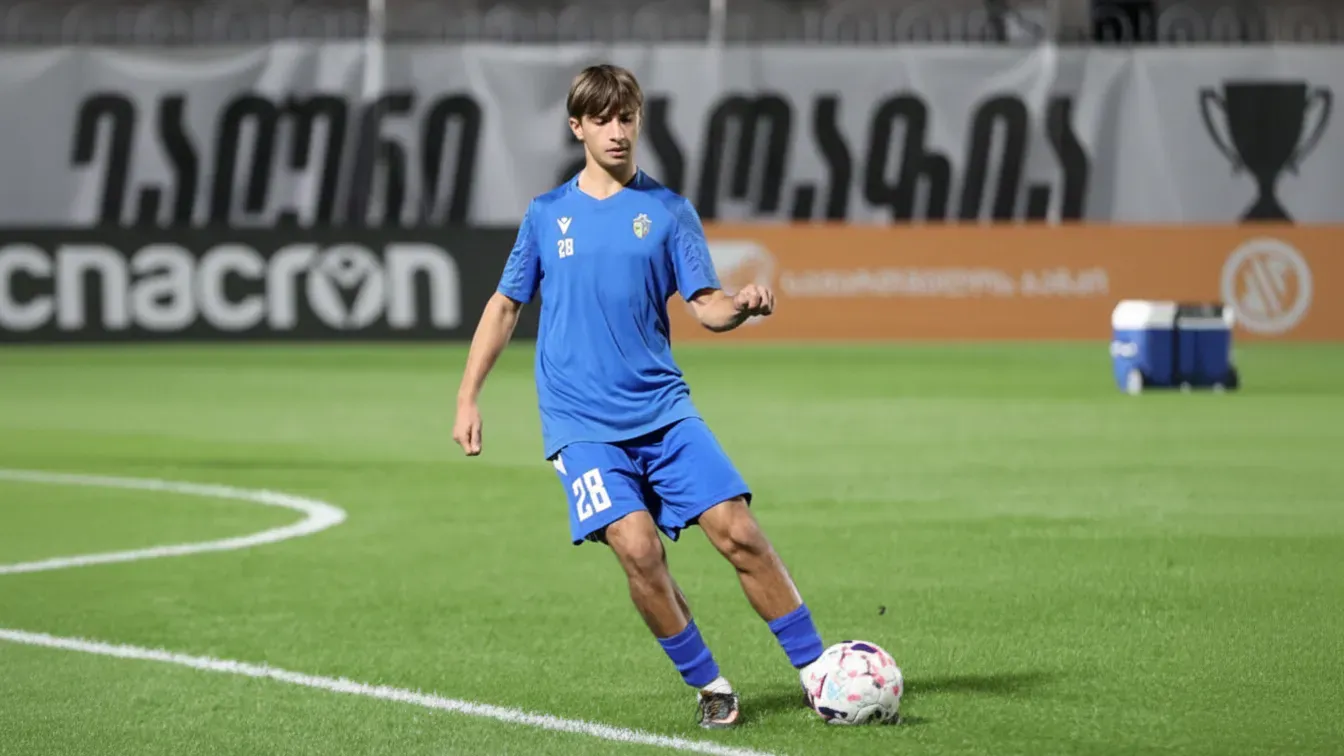 Arsenal wygrywa wyścig o gruziński talent. 4,5 miliona euro za następcę Kvaratskhelii