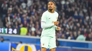 Arsenal wygrywa wyścig o gwiazdę PSG. Liverpool zmienia priorytety i otwiera drogę rywalom