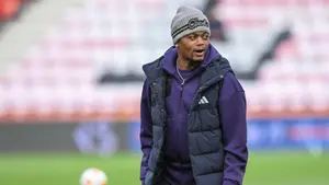 Aston Villa chce przedłużyć kontrakt i natychmiast oddać piłkarza. Leon Bailey na celowniku