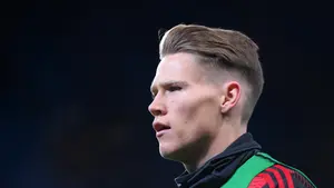 Aston Villa przed Manchesterem United w wyścigu po Scotta McTominaya