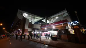 Aston Villa wznawia negocjacje. Na celowniku obrońca z Championship