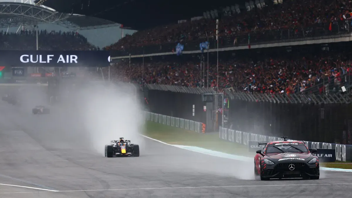 Awaria układów napędowych i czerwona flaga w Grand Prix Bahrajnu na torze Sepang