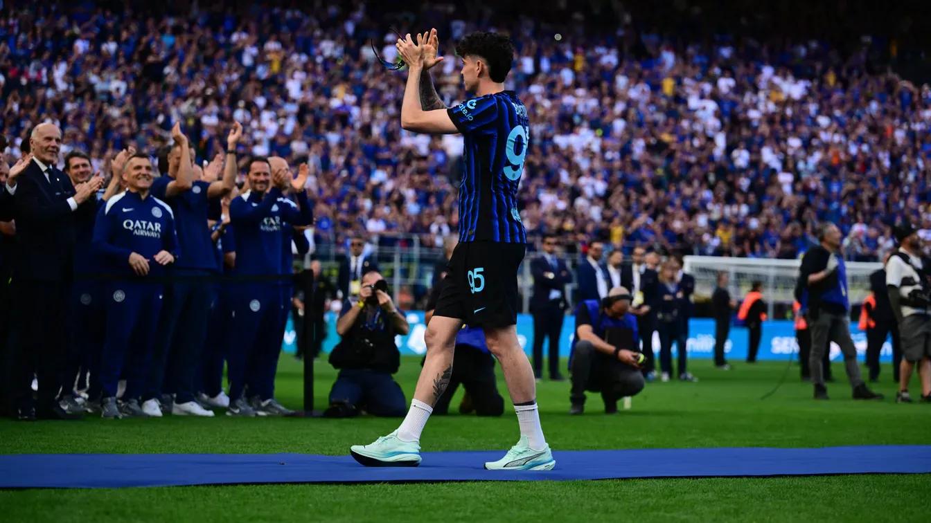Barcelona, Chelsea, Liverpool i City nadal chcą Bastoniego. Inter wycenił go na 70 mln funtów