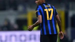 Barcelona dołącza do Arsenalu i Chelsea. Inter żąda 50–60 mln euro za Dioufa