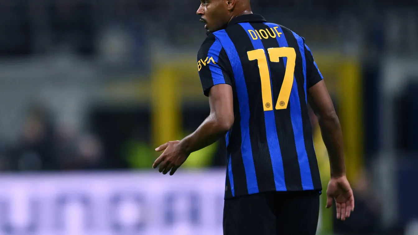 Barcelona dołącza do Arsenalu i Chelsea. Inter żąda 50–60 mln euro za Dioufa