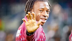 Barcelona i Real Madryt obserwują Johana Manzambiego po świetnym starcie w Aston Villi