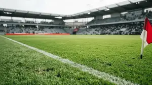 Barcelona podjęła decyzję w sprawie utalentowanego obrońcy. Dwa kluby walczą o jego podpis