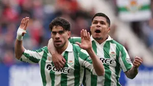 Barcelona rezygnuje z gwiazdy Premier League? Wybrali tańszą opcję, ale piłkarz ma obawy