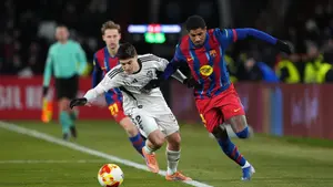 Barcelona rezygnuje z wielkiego transferu? Zaskakujący zwrot akcji i decyzja Szczęsnego