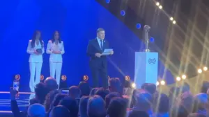 Bartosz Nowak po raz drugi na scenie podczas Gali Ekstraklasy! Decyzją zawodników @_Ekstraklasa_, Bartosz Nowak z tytułe