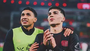 Bayer Leverkusen pozbywa się napastnika. Zaskakujący kierunek transferu Argentyńczyka
